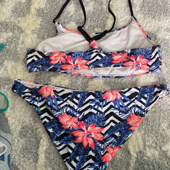 Rip some bikini - Picture 2 of 4